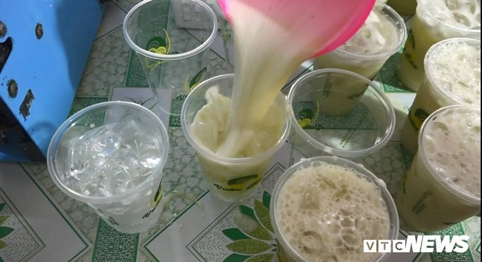 Ly nước mía có nhiều hương vị với sầu riêng và đậu xanh.