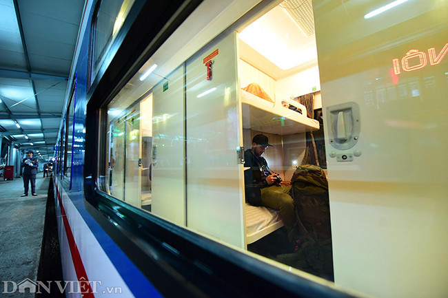 Tàu gồm 13 toa, trong đó có 11 toa hành khách và 2 toa phục vụ. Mỗi ngày có 2 chuyến xuất phát từ hai đầu Sài Gòn và Hà Nội.