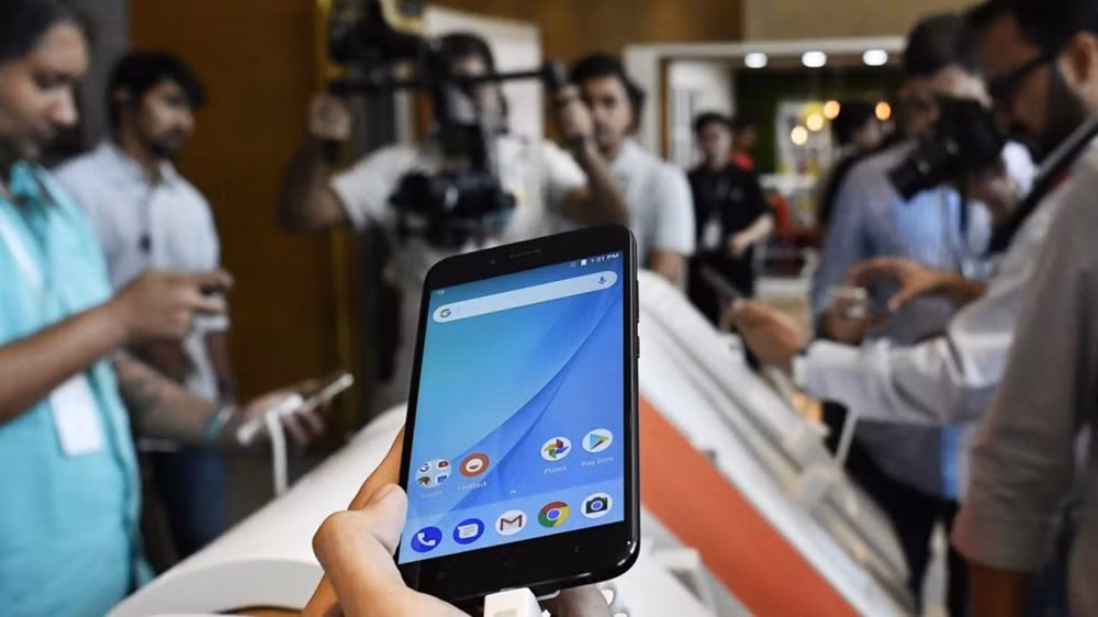 Nhà sản xuất smartphone Trung Quốc Xiaomi dự kiến sẽ thực hiện IPO vào nửa cuối năm 2018 trên sàn chứng khoán New York hoặc Hồng Kông. Công ty này có thể sẽ được định giá 100 tỷ USD trong thương vụ IPO công nghệ lớn nhất kể từ sau IPO của Alibaba trên sàn chứng khoán New York năm 2014 - Ảnh: Bloomberg.