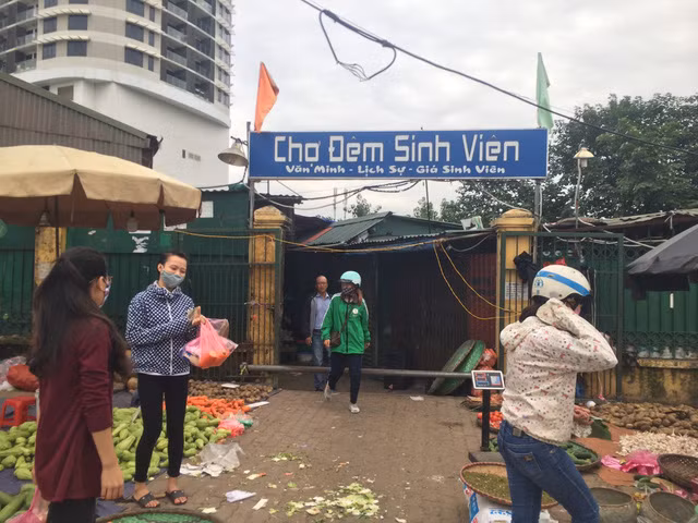 Bat ngo ga dong lanh ban re nhu rau tai cho Dich Vong Ha Noi-Hinh-2