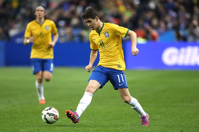 6. Oscar, Brazil - 27,4 triệu USD Đứng thứ 6 trong danh sách cầu thủ thu nhập cao nhất thế giới không ai khác chính là Oscar với 27,4 triệu USD tổng thu nhập. Chơi cho Thượng Hải SIPG, Oscar bỏ túi mức lương là 25,9 triệu USD. Ảnh: Getty Images.