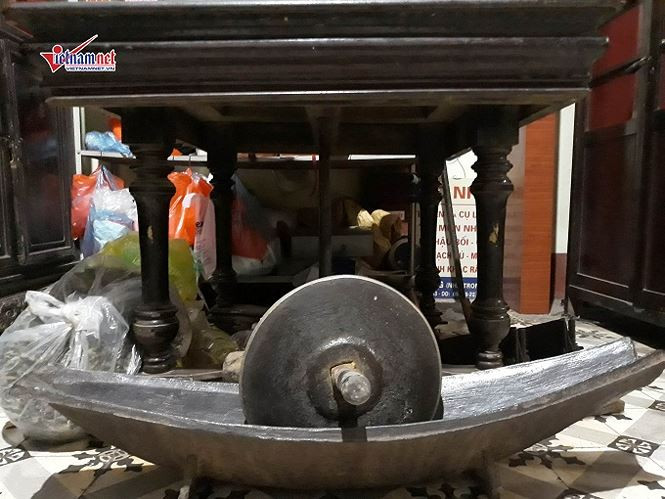 Dụng cụ nghiền thuốc từ thời cụ ông Quế để lại.