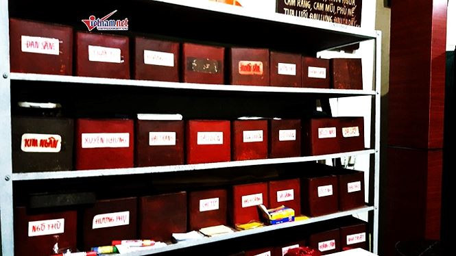 Lý giải việc nhiều lần từ chối bán nhà mặc dù được trả số tiền rất lớn, ông Quế bộc bạch: "Đây là ngôi nhà gắn bó với gia tộc họ Phó. Nó không chỉ là nơi thờ tự linh thiêng mà còn là nơi để tôi gìn giữ và tiếp nối cho thế hệ con cháu nghề đông y của cha ông. Trước khi ông nội tôi mất đã dặn chúng tôi dù khó khăn, đói khổ cũng phải gắng giữ lấy ngôi nhà này. Đến nay, các con tôi vẫn đang hoạt động trong ngành y. Ban ngày đi làm, buổi tối các cháu vẫn bốc thuốc, bắt mạch cho người dân" .