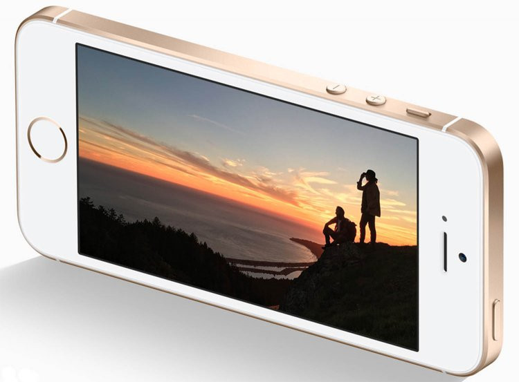 Camera cho chất lượng tốt - Trong điều kiện đầy đủ ánh sáng, chất lượng hình ảnh cho ra từ iPhone SE được đánh giá không thua kém quá nhiều khi so với iPhone 7 và thậm chí là cả iPhone X. Máy vẫn hỗ trợ chụp ảnh HDR, quay video 4K cùng khả năng chụp hình Live Photo. Tuy nhiên, chất lượng ảnh sẽ giảm đi trong điều kiện ánh sáng yếu bởi máy không được trang bị khả năng chống rung quang học.