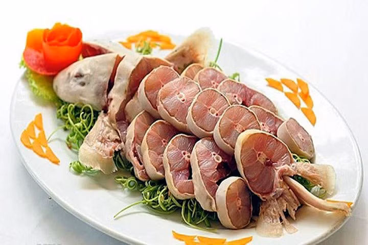 Cá nghéo được chế biến thành rất nhiều món ăn hấp dẫn như cháo cá nghéo, lẩu cá nghéo, cá nghéo kho nghệ...Ảnh: Hstatic.