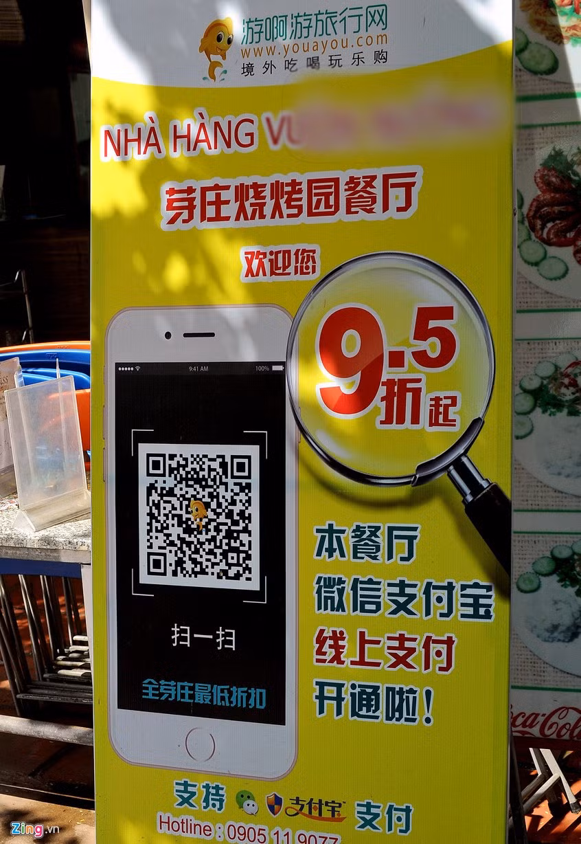 Mục đích chính của các ông chủ là thu hút khách du lịch hơn là phục vụ dân bản địa.