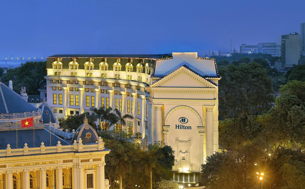 Khách sạn Hilton Hanoi Opera toạ lạc tại khu đất kim cương ngay trung tâm thủ đô Hà Nội.