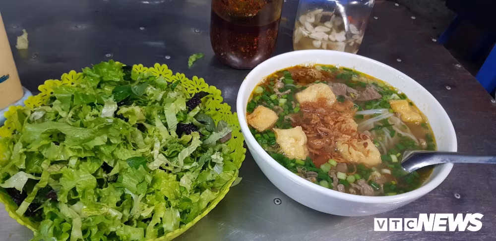 Bát bún riêu 50.000 đồng ngày Tết.