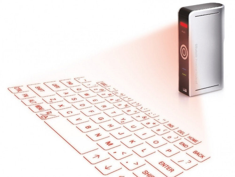 6. Bàn phím LED: Bàn phím ảo có thể không chính xác hay thuận tiện như một bàn phím Bluetooth. Tuy nhiên nó trông "ngầu" và thông thoáng hơn rất nhiều. Cellulon's Epic là loại bàn phím QWERTY tiêu chuẩn. Nó hoạt động bằng cách chiếu lên bất kỳ bề mặt phẳng nào. Bàn phím này có thời gian phản hồi chậm hơn bàn phím vật lý nhưng nó lại thu hút sự chú ý từ những người xung quanh bạn.