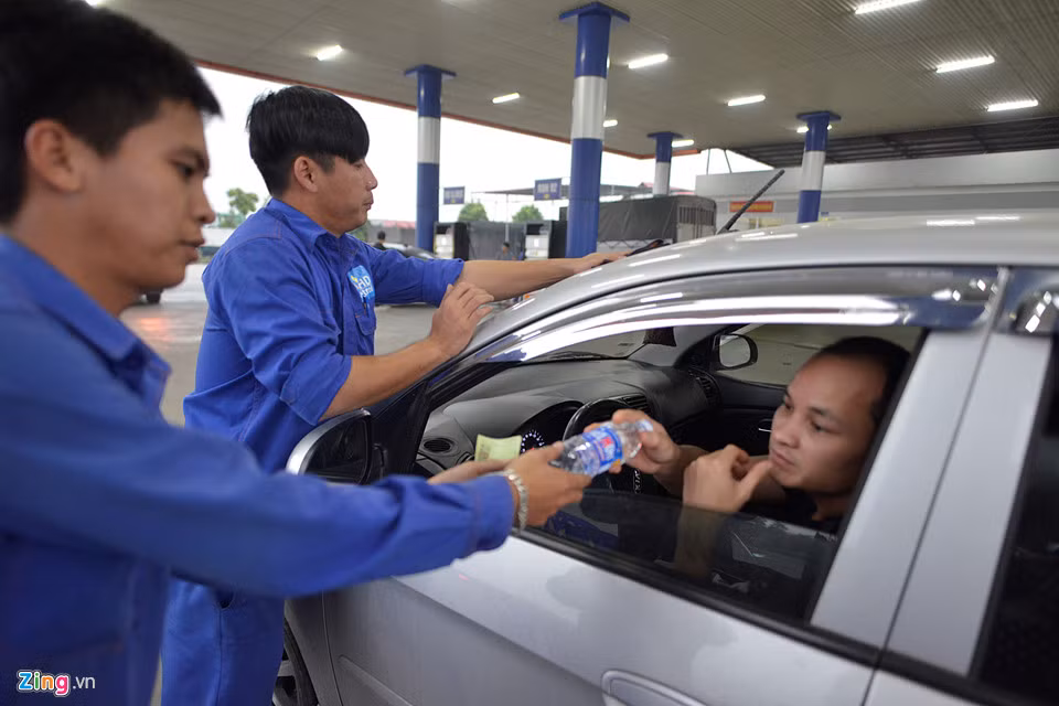 Cay xang tang nuoc, rua xe mien phi it nguoi biet o Bac Ninh-Hinh-7