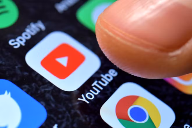 Ban co san sang cai smartphone 1 nam de…nhan 100.000 USD?