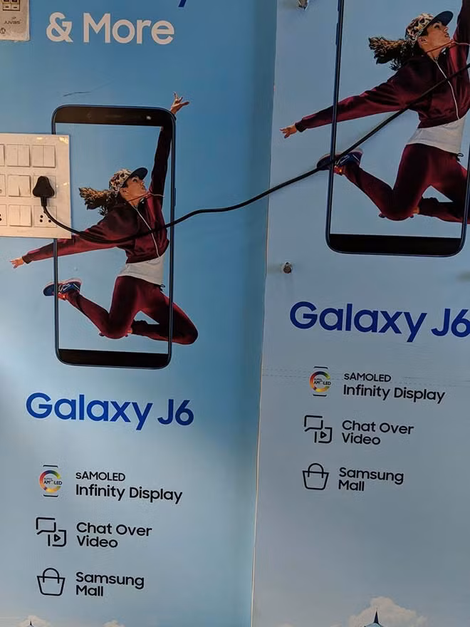 Poster cho sự kiện ra mắt Galaxy J6 (2018) tại Ấn Độ vào ngày 25/5. Poster cho sự kiện ra mắt Galaxy J6 (2018) tại Ấn Độ vào ngày 25/5.