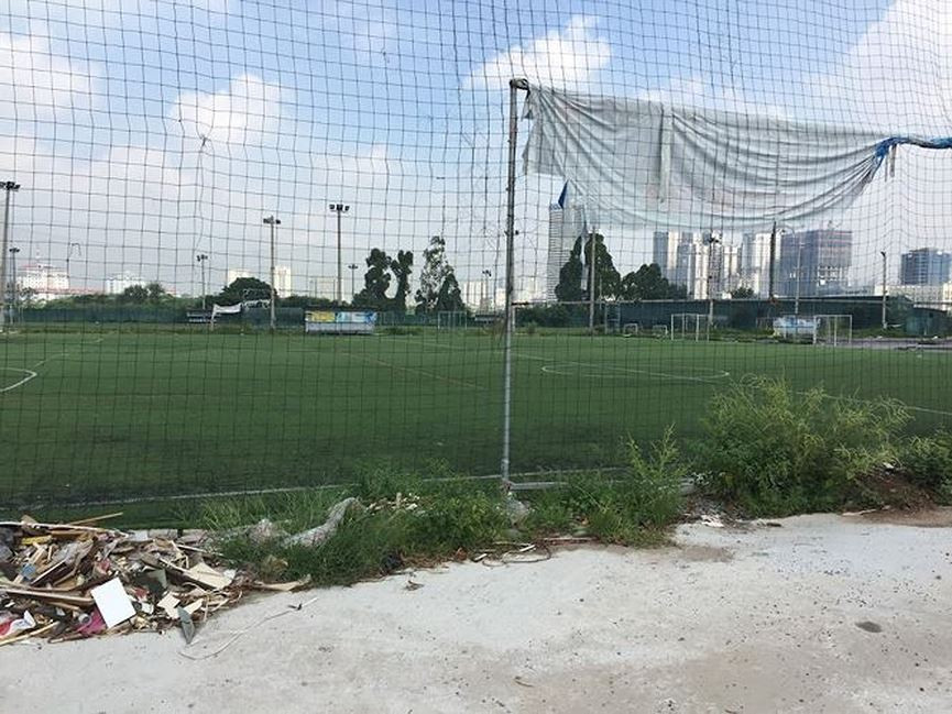 Mới đây Hà Nội đã có thông báo bỏ dự án nhà hát Hoa Sen nằm trong khuôn viên công viên hồ điều hòa CV1 dự kiến xây dựng trên mặt nước với 2.000 chỗ ngồi. Theo dự kiến, dự án khu công viên và hồ điều hoà CV1 Khu đô thị mới Cầu Giấy sẽ hoàn thành và đưa vào sử dụng trong quý III năm 2018. Tuy nhiên theo ghi nhận, công trình này đang triển khai ì ạch với nhiều hạng mục ngổn ngang...