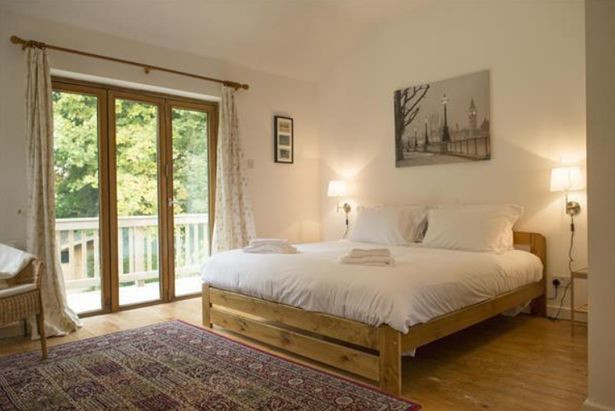 Ngoài phòng riêng dành cho sinh viên, ký túc xá còn bố trí sẵn phòng bếp lớn và phòng giải trí hiện đại