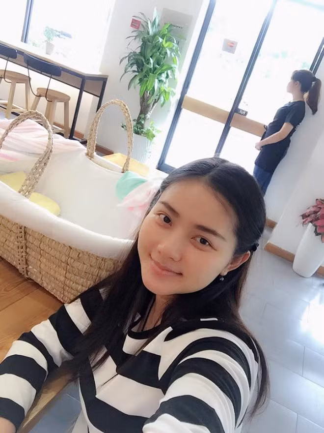 Hạ sinh con gái vào đầu tháng 11/2016, từ đó đến nay Phan Như Thảo chưa lấy lại được nhan sắc, vóc dáng như thời còn hoạt động nghệ thuật.