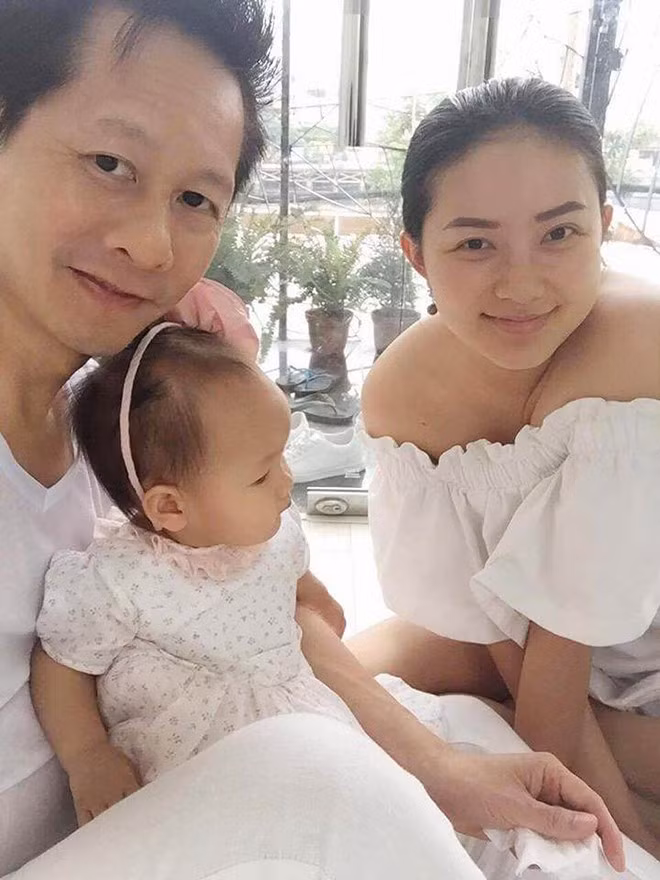 Không có ý định tái xuất làng giải trí, người đẹp nổi tiếng một thời đang dành phần lớn thời gian để chăm sóc con nhỏ và vun vén tổ ấm. Cách đây không lâu, cô tự hào khoe được chồng chu cấp, chăm lo đầy đủ và không ngại chi số tiền lớn để con gái được nuôi dạy ở chế độ đặc biệt.