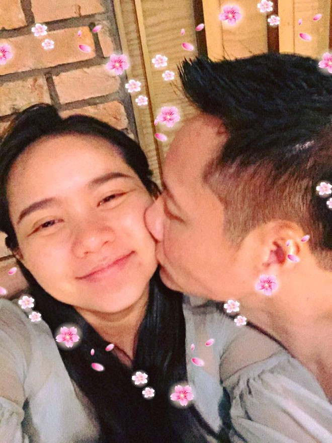 Xác định chuyện cân nặng không còn là vấn đề đáng bận tâm, rất nhiều lần Phan Như Thảo còn chia sẻ hình để mặt mộc và được ông xã âu yếm, yêu thương hết lòng.