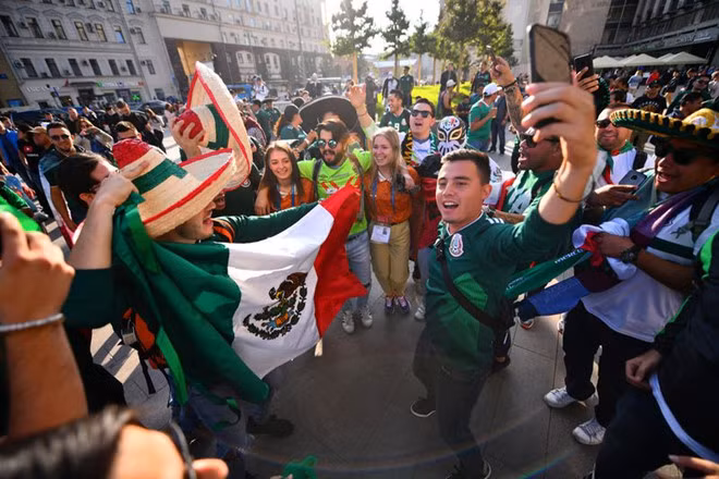 Người hâm mộ Mexico ở Moscow vào ngày 13 tháng 6. Ảnh: Hector Vivas.Truyền hình.