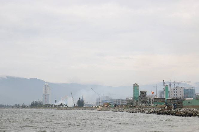 3. Khu Đô thị quốc tế Đa Phước . Đây là dự án lấn biển ở phía tây Phường Thuận Phước, quận Hải Châu, do Công ty TNHH Daewon (Hàn Quốc) làm chủ đầu tư, khởi công xây dựng từ 2008. Dự án được xây dựng trên diện tích 210 ha, bao gồm các resort, sân golf 18 lỗ theo tiêu chuẩn quốc tế, khu khách sạn cao tầng, căn hộ cao cấp kết hợp đài quan sát để ngắm toàn cảnh TP từ trên cao, khu chung cư cao tầng với chiều cao bình quân 33 tầng gồm có tổng cộng 8.500 căn hộ; khu trường học quốc tế, câu lạc bộ biển, bến du thuyền, khu nhà phố, biệt thự... Tổng vốn đầu tư lên đến hơn 250 triệu USD.