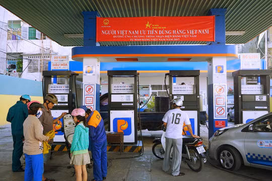 Sep Petrolimex noi gi ve treo khau hieu ung ho hang Viet?