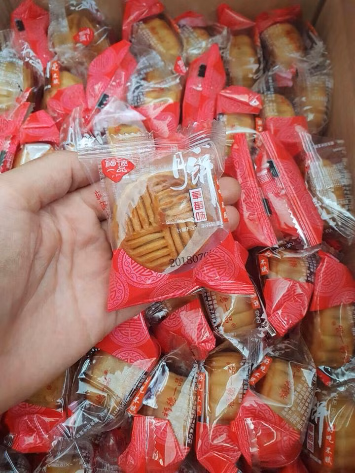 Banh trung thu Trung Quoc tran ngap: Hang nhap re hon rau cho-Hinh-2