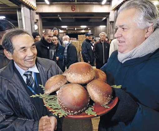 Rổ nấm hương 6 cái.