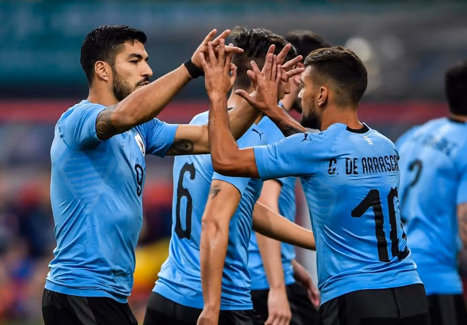 10. Uruguay - 2,47 triệu bảng: Trẻ em Uruguay được nghỉ học để theo dõi đội tuyển nước nhà tranh tài trong World Cup 2018.