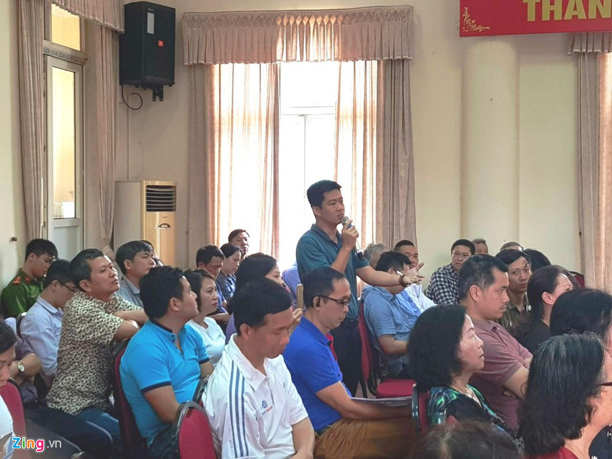 Quan Cau Giay mong dan ha bang ron phan doi bai do trong cong vien