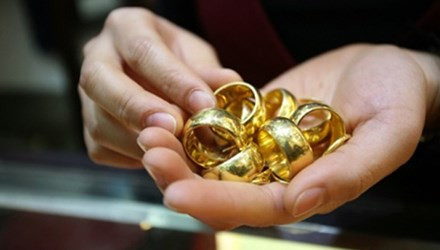 Vang gia Trung Quoc tuon vao Viet Nam lua ca tiem vang