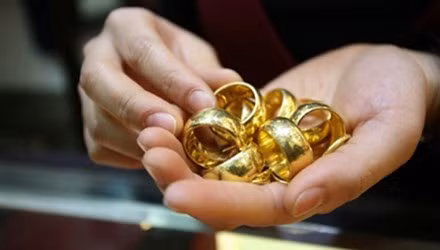 Vang gia Trung Quoc tuon vao Viet Nam lua ca tiem vang