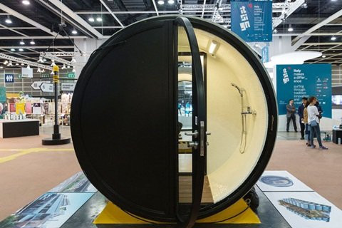 Phòng tắm nhỏ của căn nhà.