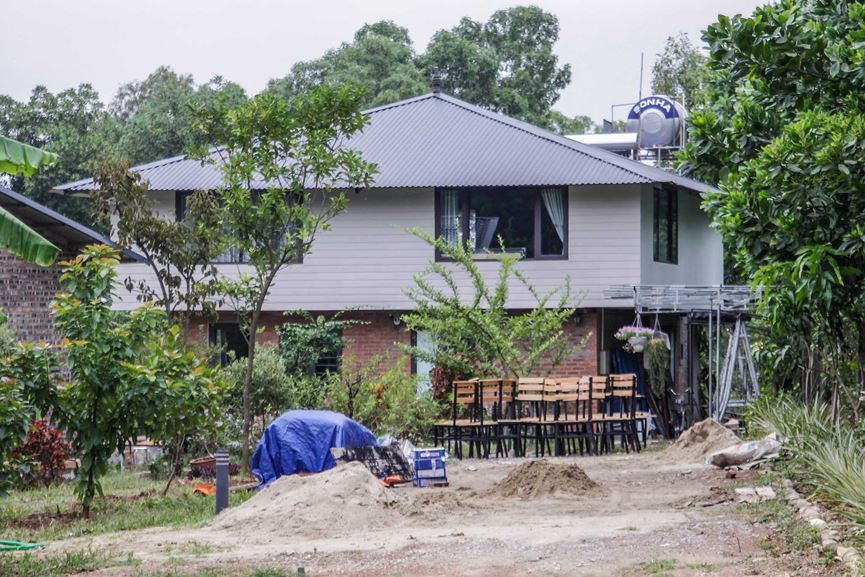 Theo thống kê của cơ quan chức năng, tại khu vực rừng phòng hộ, đặc dụng ở Sóc Sơn có tới hơn 650 hộ xây dựng với diện tích lên đến 11 ha. Các công trình chủ yếu là biệt thự, villa, nhà hàng, khu nghỉ dưỡng…