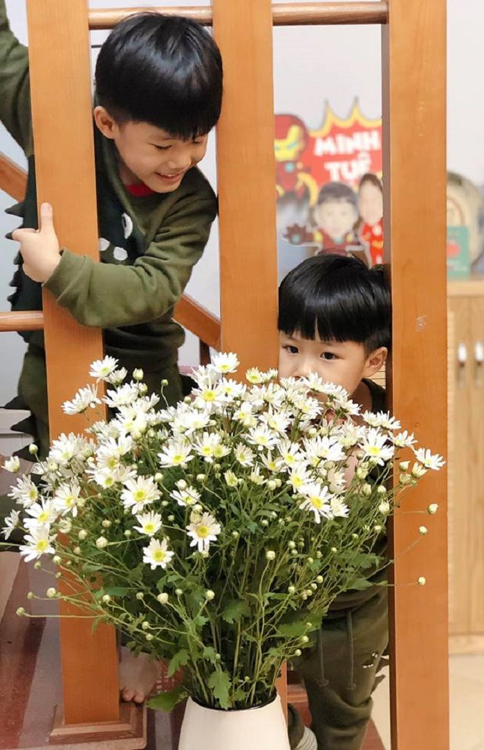 MC Nguyễn Hoàng Linh thường tô điểm cho ngôi nhà của mình bằng những bình hoa đẹp.