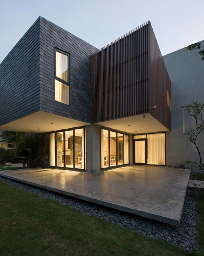 MC Long Vũ cùng vợ con đang sống trong một căn biệt thự có thiết kế rất độc đáo.