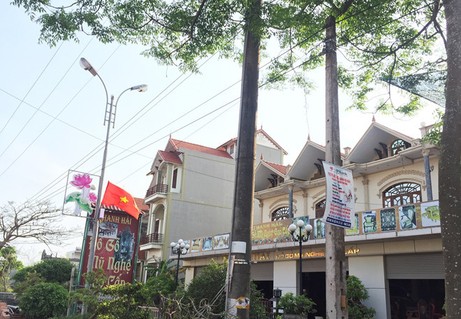 Những căn nhà bề thế trải dài. Ảnh: Thủy Tiên.