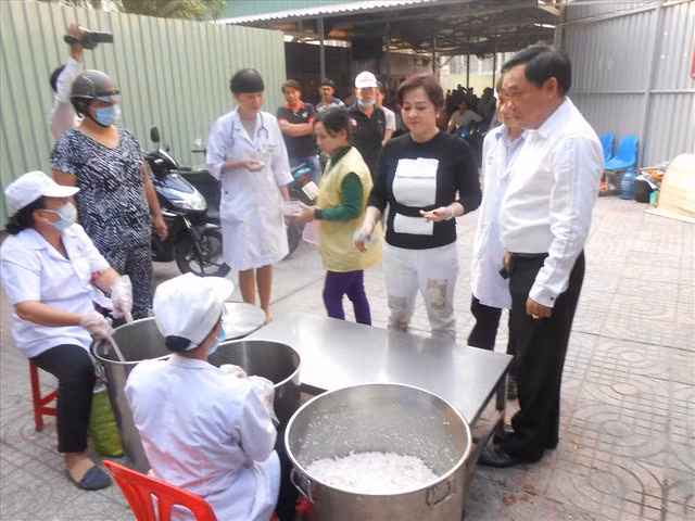 Ong Dung Lo Voi noi ve... tien!-Hinh-2