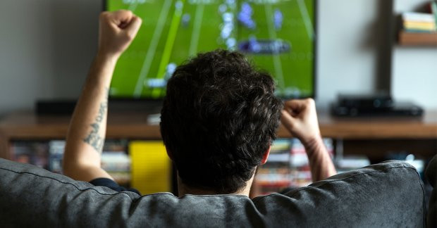 Anh Yang thường thức tới 3 giờ sáng để theo dõi các trận đấu World Cup. Ảnh minh họa.