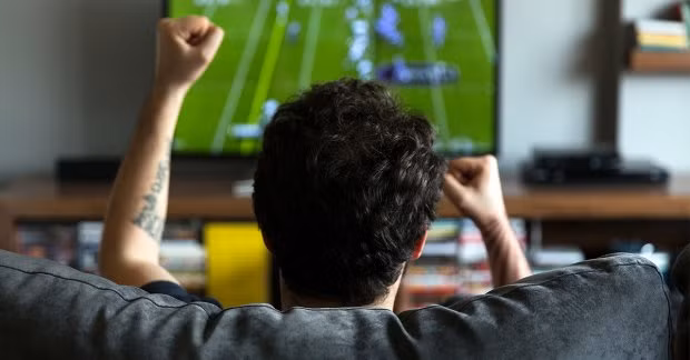 Anh Yang thường thức tới 3 giờ sáng để theo dõi các trận đấu World Cup. Ảnh minh họa.