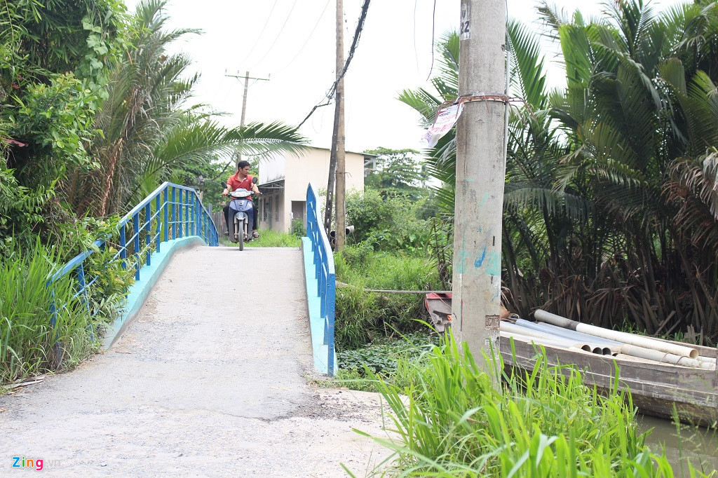 Vào sâu bên trong, điều kiện sống của người dân bán đảo Thanh Đa càng chật vật.