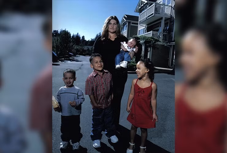 Lydia Fairchild bên các con của mình.