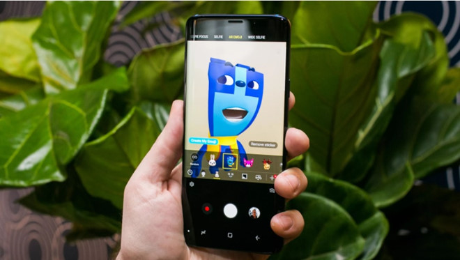 Samsung dự kiến làm việc với nhiều đối tác để tạo nội dung cho AR Emoji. Ảnh: Cnet.AR Emoji - đối thủ của Animoji.