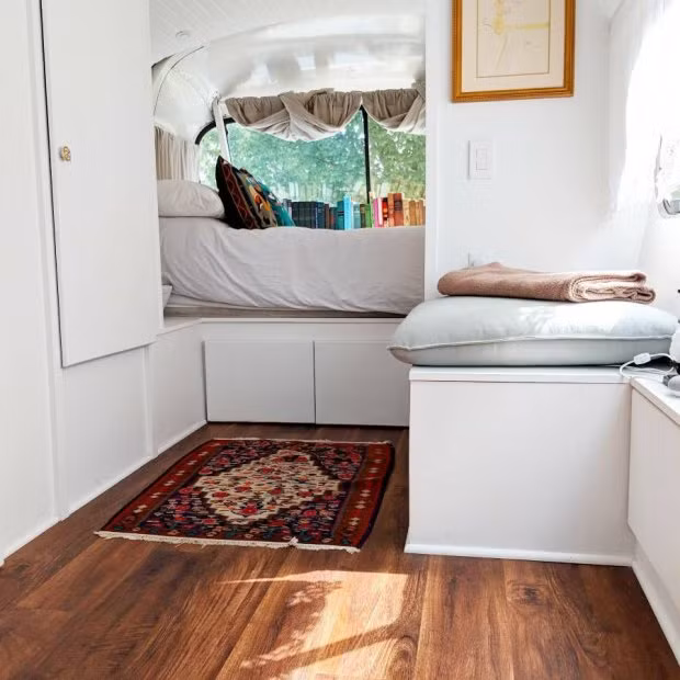 Ngôi nhà được thiết kế với đầy đủ các phòng trên xe bus.