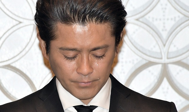 Vụ scandal cưỡng hôn nữ sinh chấn động Nhật Bản khiến Tatsuya Yamaguchi dự định rút lui khỏi ban nhạc và tạm dừng mọi hoạt động nghệ thuật.