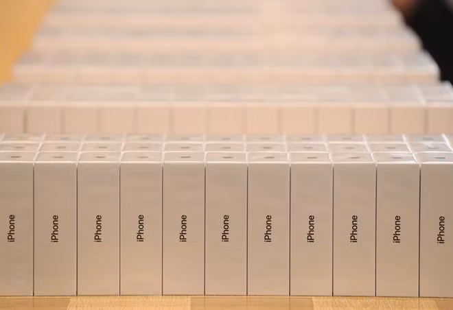 Thêm vào đó, với tình trạng doanh số iPhone liên tục giảm, việc tăng giá bán sẽ giúp Apple duy trì được tăng trưởng về lợi nhuận. Nó cũng giúp công ty nâng cao thương hiệu trong suy nghĩ của người dùng.