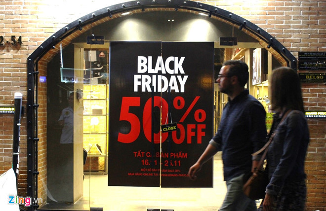 Cua hang o Sai Gon un un khuyen mai tu nua thang truoc Black Friday