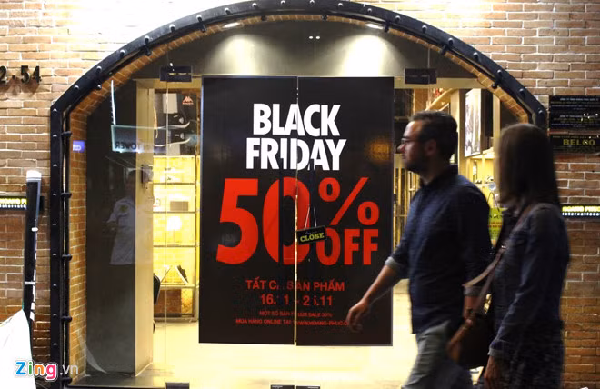 Cua hang o Sai Gon un un khuyen mai tu nua thang truoc Black Friday