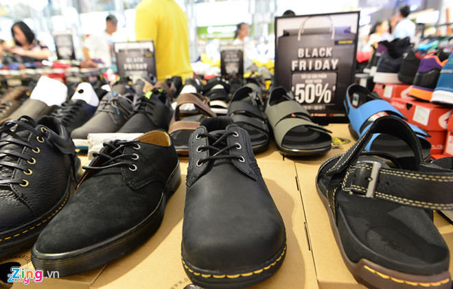 Cua hang o Sai Gon un un khuyen mai tu nua thang truoc Black Friday-Hinh-2