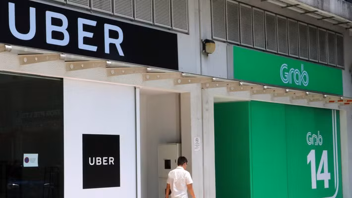 Hồi tháng 3, Uber bán lại hoạt động tại thị trường Đông Nam Á cho đối thủ Grab. Ảnh: Nikkei.