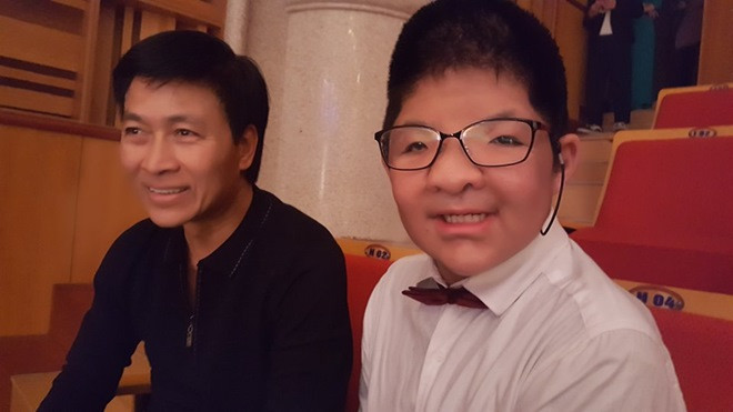 Sau quãng thời gian cùng con trai chiến đấu với bệnh tật, nam diễn viên Quốc Tuấn đã có thể dành thời gian thư giãn bên trái bóng tròn mùa World Cup. Sau quãng thời gian cùng con trai chiến đấu với bệnh tật, nam diễn viên Quốc Tuấn đã có thể dành thời gian thư giãn bên trái bóng tròn mùa World Cup.