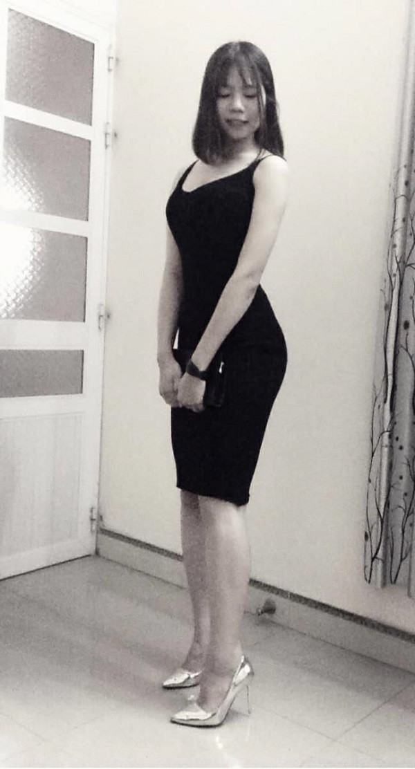 Trái ngược với thân hình cơ bắp khi tập gym, ngoài đời chủ thớt có vóc dáng nóng bỏng.